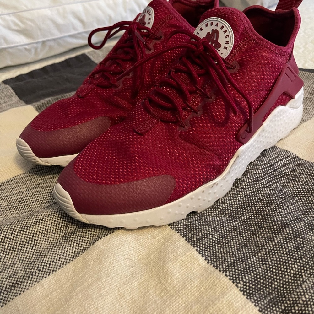 Nike Women’s Air Hurache - Picture 2 of 6